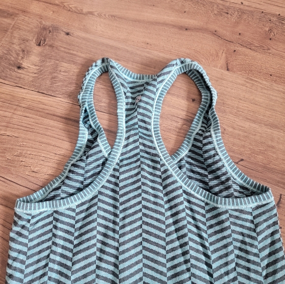Lululemon Swiftly Tech Racerback Size 4 - Picture 5 of 6